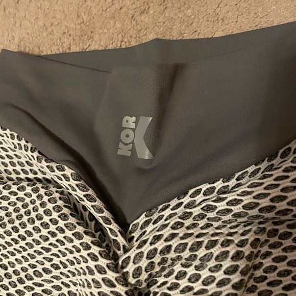 Kor Fitness Women’s Booty Leggings - Size Medium - Picture 4 of 5